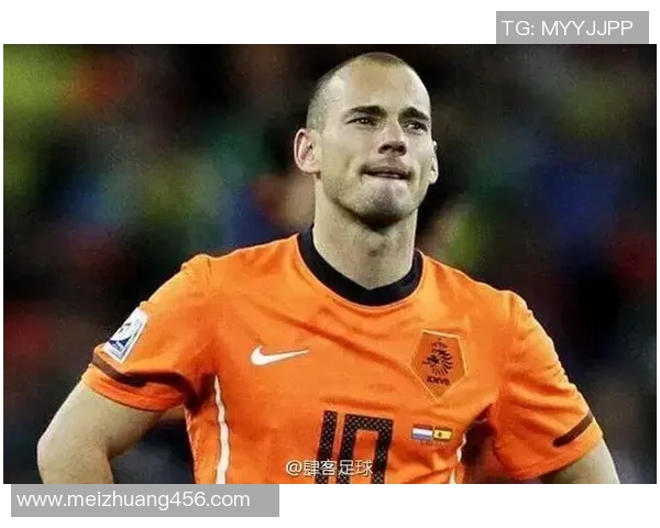 黄橙色的足球明星在绿茵场上的辉煌瞬间与不屈精神